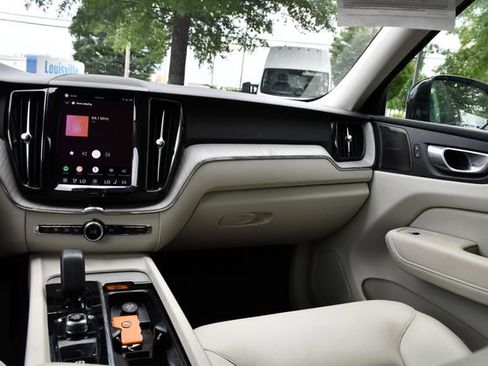Certified 2024 Volvo XC60 B5 Plus w/ Climate Package AWD/4WD image 18