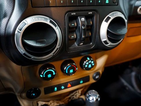 Used 2012 Jeep Wrangler Unlimited Sahara w/ Connectivity Group image 24