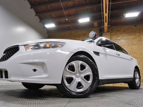 Used 2014 Ford Taurus Police FWD image 3