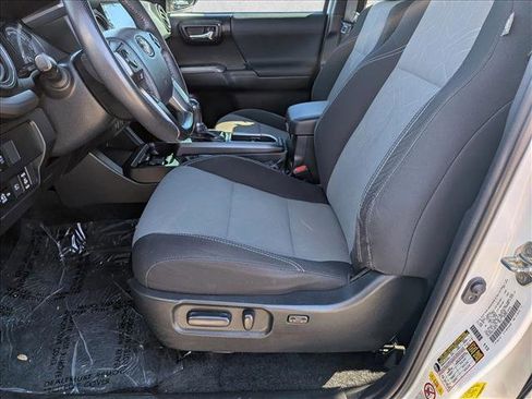 Used 2020 Toyota Tacoma TRD Sport w/ Technology Package image 15