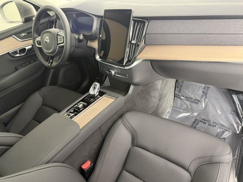 Used 2025 Volvo XC90 B5 Core AWD/4WD image 11