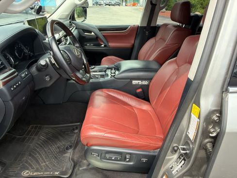 Used 2019 Lexus LX 570 4WD w/ Luxury Package image 4