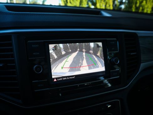 Used 2022 Volkswagen Atlas Cross Sport SE image 26