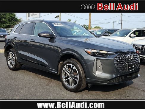 Used 2025 Audi Q5 Premium w/ Convenience Package AWD/4WD image 1