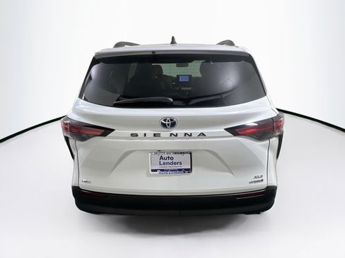 Used 2022 Toyota Sienna XLE w/ XLE Plus Package AWD/4WD image 6