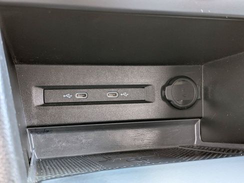 Used 2022 Volkswagen Taos SE FWD image 14