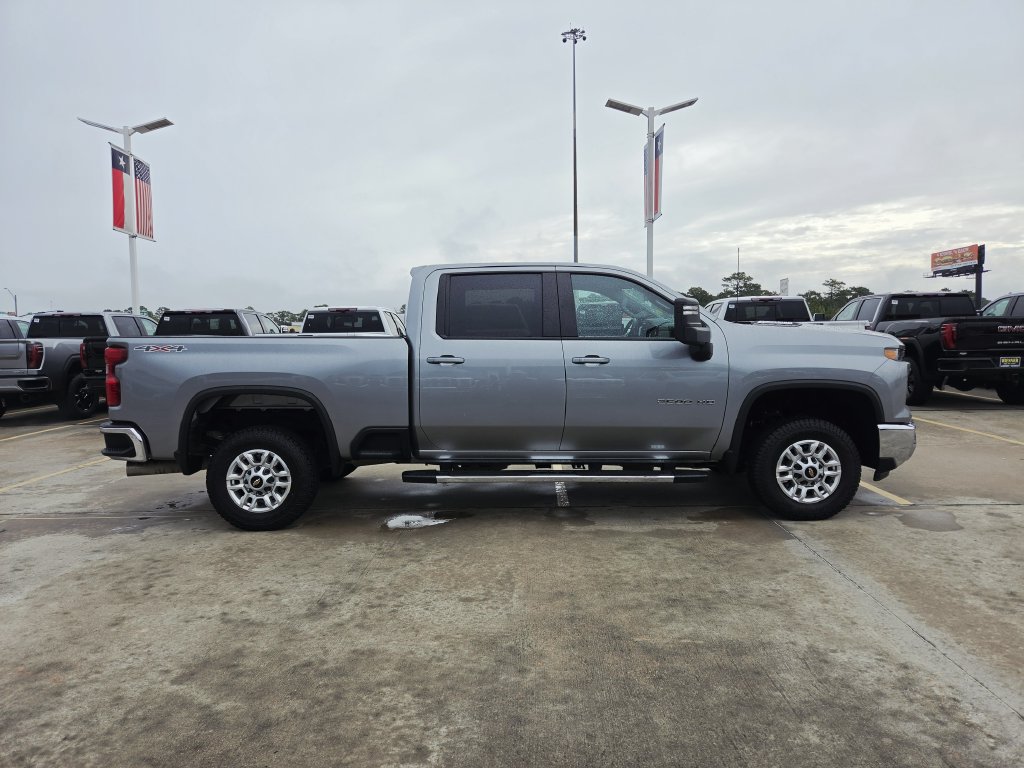 Used 2025 Chevrolet Silverado 2500 LT w/ Convenience Package AWD/4WD image 4