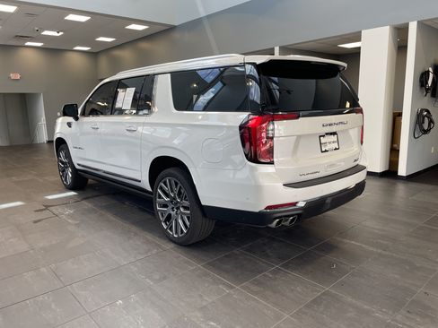 Used 2025 GMC Yukon XL Denali Ultimate w/ LPO, Floor Liner Package AWD/4WD image 15