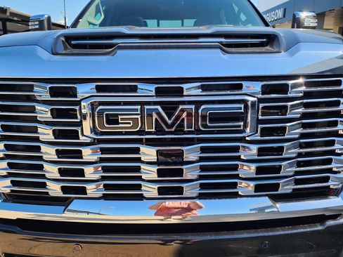 New 2026 GMC Sierra 2500 Denali w/ Denali Reserve Package AWD/4WD image 9