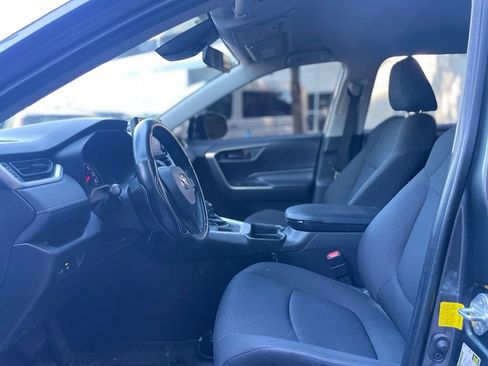 Used 2020 Toyota RAV4 LE w/ All Weather Liner Package AWD/4WD image 17