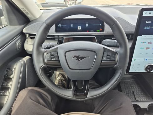 Used 2025 Ford Mustang Mach-E Premium image 23