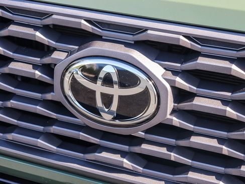 Certified 2022 Toyota Tacoma TRD Off-Road w/ Technology Package AWD/4WD image 8