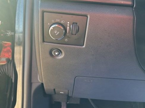 Used 2019 Jeep Grand Cherokee Laredo image 16