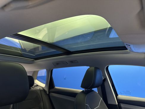 Certified 2023 Volkswagen Taos SE w/ Panoramic Sunroof Package FWD image 25