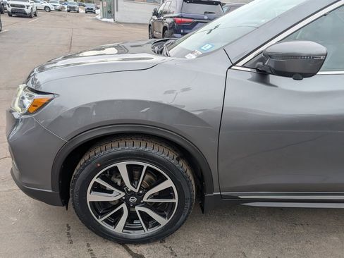 Used 2019 Nissan Rogue SL w/ Premium Package image 2