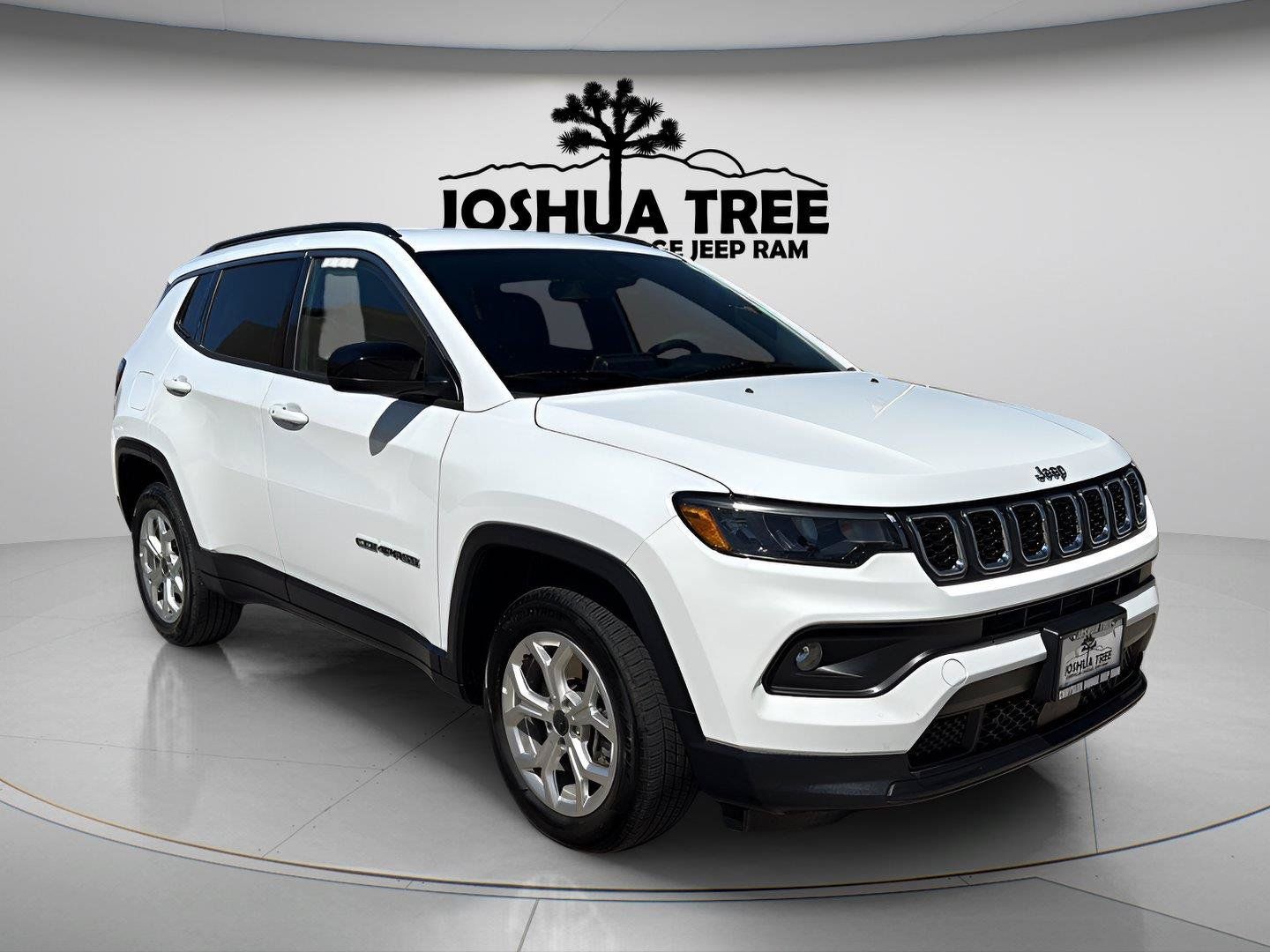 Used 2025 Jeep Compass Latitude AWD/4WD image 1