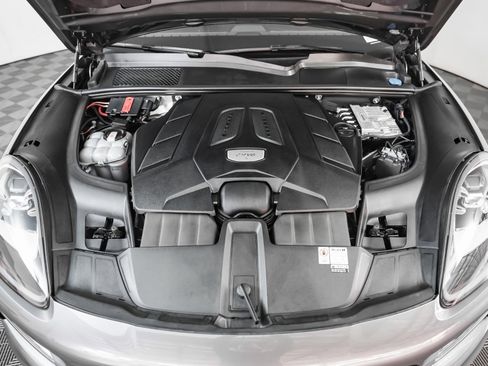 Used 2023 Porsche Cayenne S w/ Premium Package image 13