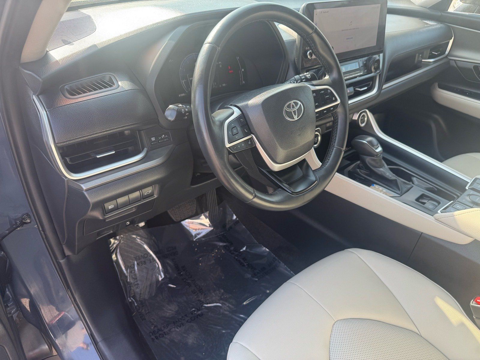Used 2025 Toyota Grand Highlander AWD image 12