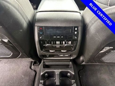 Used 2024 Jeep Grand Cherokee L Limited w/ Black Appearance Package image 10