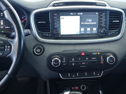 Used 2016 Kia Sorento SX image 19