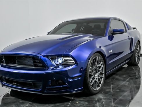 Used 2013 Ford Mustang GT Premium w/ GT Coupe Accessory Pkg 5 RWD image 5