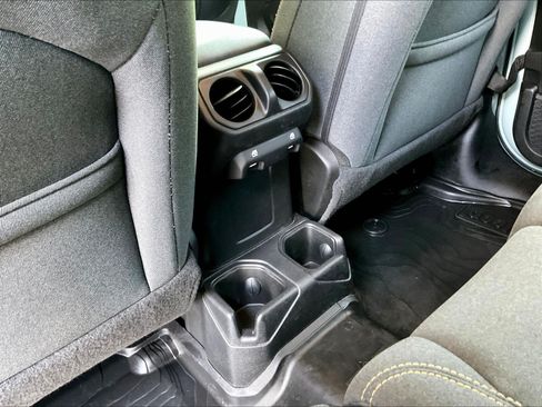 Used 2024 Jeep Wrangler Unlimited Sport AWD/4WD image 10