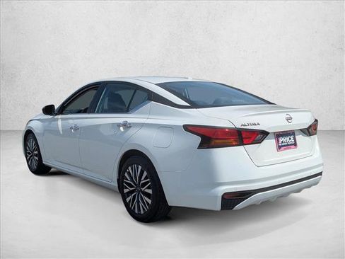 Used 2025 Nissan Altima 2.5 SV image 8