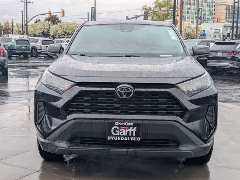 Used 2022 Toyota RAV4 LE image 11