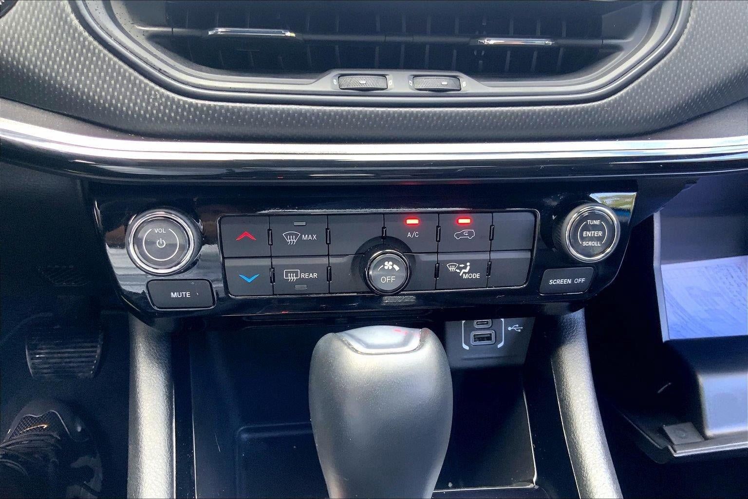 Used 2025 Jeep Compass Latitude w/ Altitude Special Edition AWD/4WD image 33