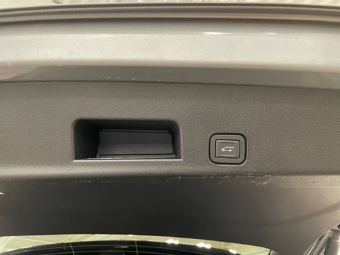 Used 2026 Chevrolet Traverse LT w/ Driver Confidence Package AWD/4WD image 16