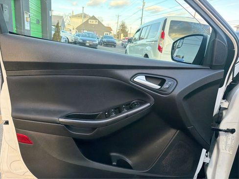 Used 2018 Ford Focus SEL image 19