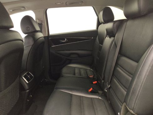 Used 2019 Kia Sorento EX FWD image 18