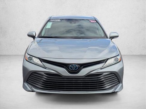 Used 2020 Toyota Camry XLE image 2