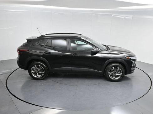 Used 2026 Chevrolet Trax LT w/ Sunroof Package FWD image 62