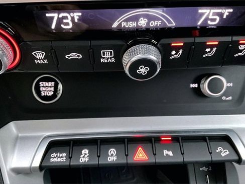 Used 2024 Audi Q3 2.0T Premium Plus image 23