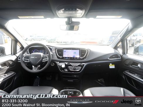 New 2026 Chrysler Voyager LX image 21