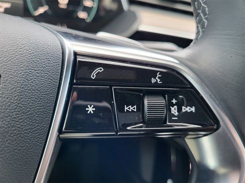 Used 2024 Audi Q8 e-tron Premium Plus image 22