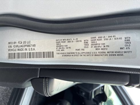 Used 2023 Jeep Grand Cherokee L Laredo RWD image 12