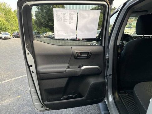 Used 2021 Toyota Tacoma SR5 w/ Trail Edition image 13