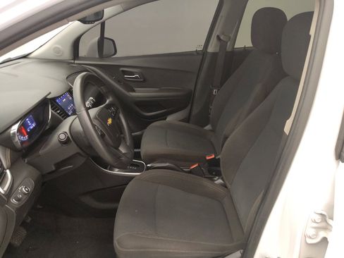 Used 2020 Chevrolet Trax LS w/ Tint and Cruise Package FWD image 17