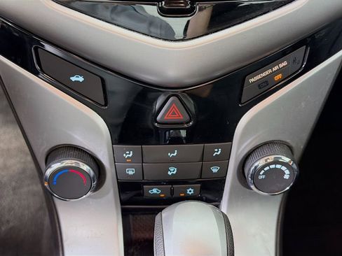 Used 2016 Chevrolet Cruze LT FWD image 16