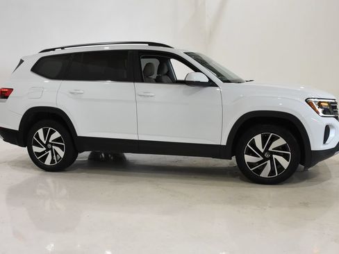 Used 2025 Volkswagen Atlas SE FWD image 3