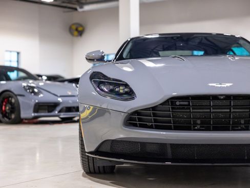 Used 2019 Aston Martin DB11 AMR image 22