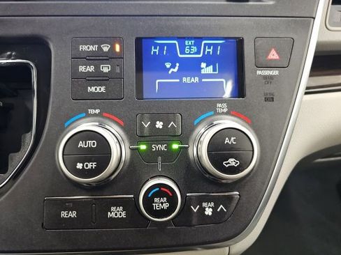 Used 2019 Toyota Sienna XLE w/ XLE Navigation Package image 23