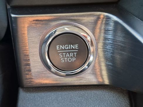 Certified 2025 Ford F250 Lariat AWD/4WD image 21