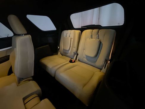 Used 2016 Ford Explorer XLT image 22