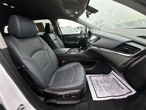 Used 2021 Buick Enclave Essence image 24