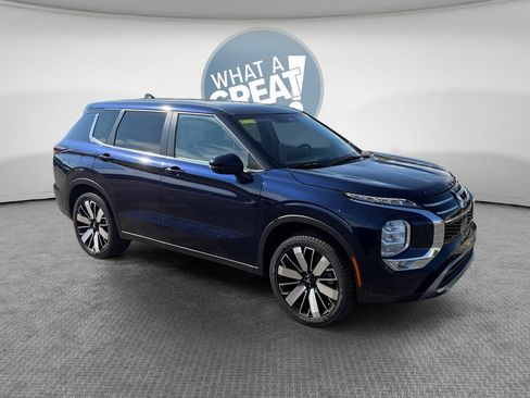 Used 2025 Mitsubishi Outlander SE AWD/4WD image 1