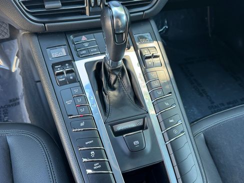 Used 2020 Porsche Macan image 36