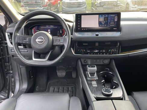 Used 2024 Nissan Rogue SL AWD/4WD image 13